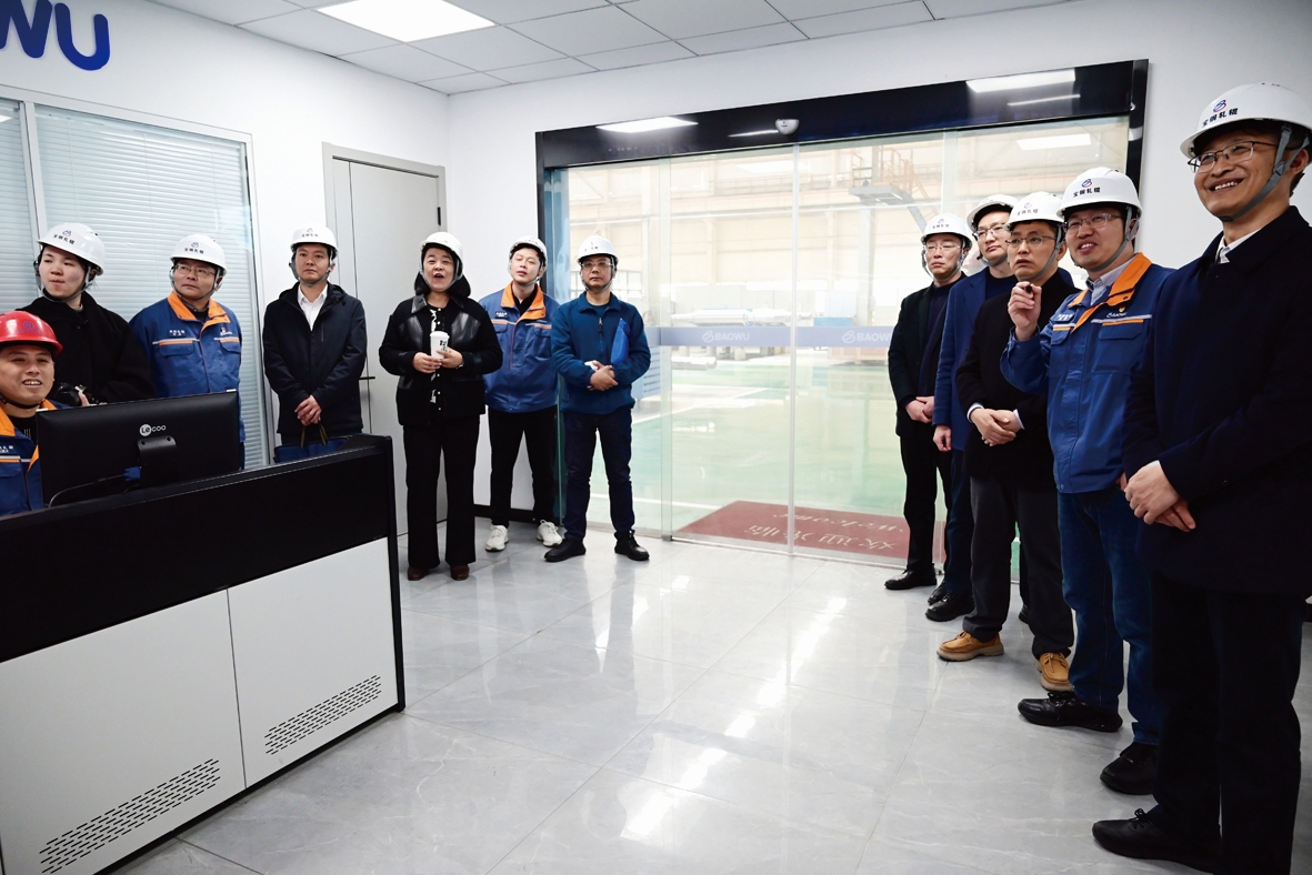 圖為公司領導一行參觀寶鋼軋輥全生命周期智慧服務中心_網(wǎng)站.jpg